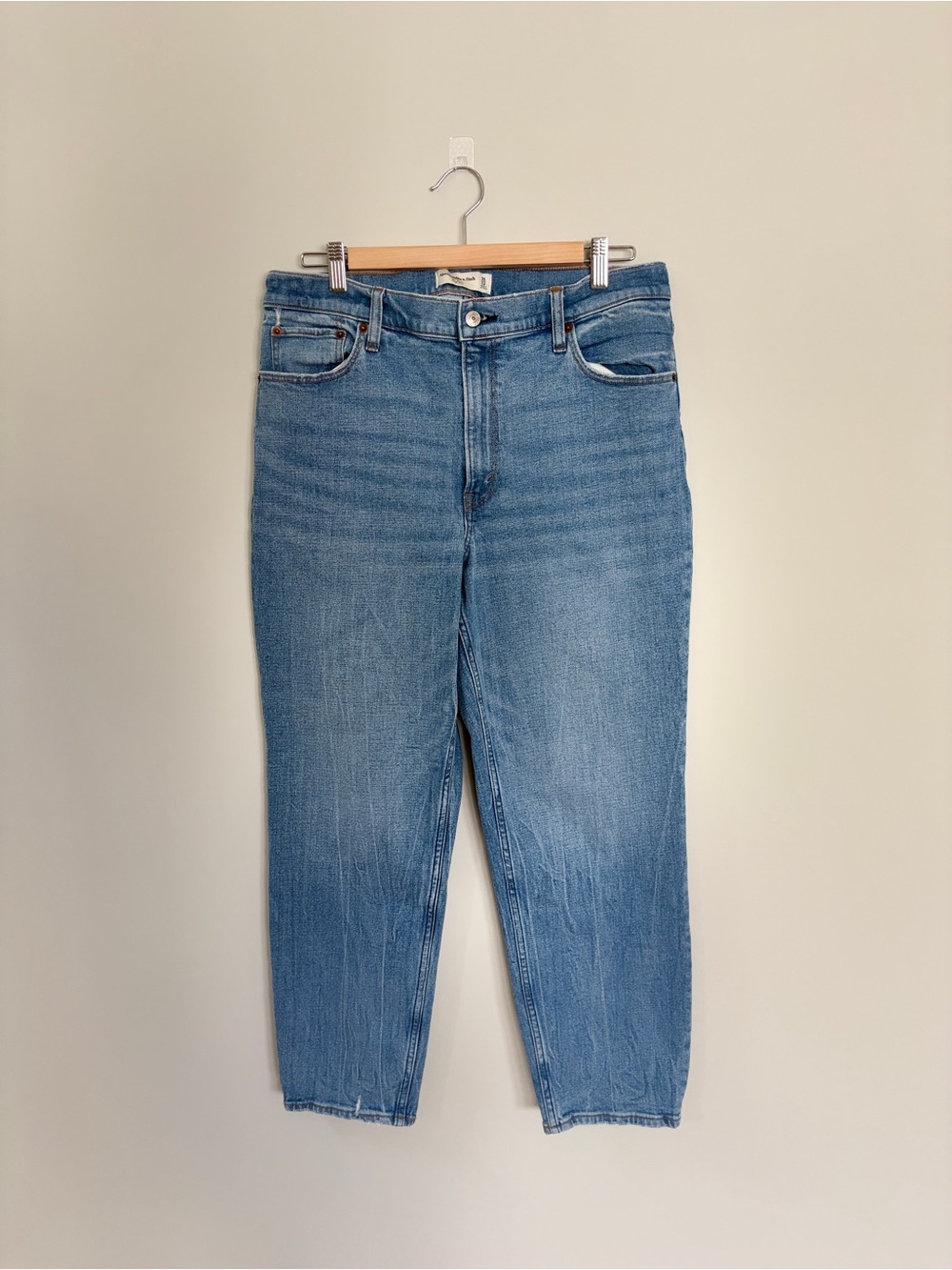 Abercrombie & Fitch The Mom High Rise